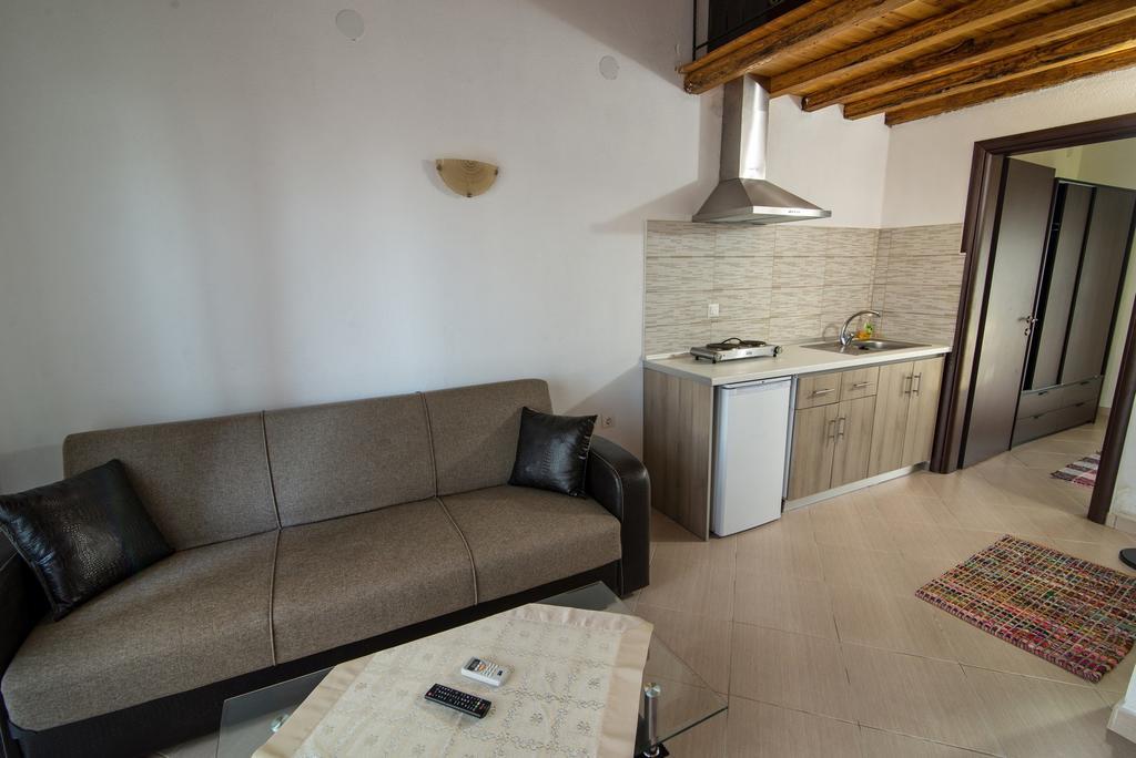 Theano Apartments Sarti Esterno foto