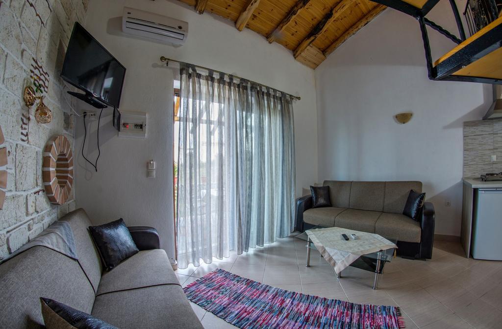 Theano Apartments Sarti Esterno foto