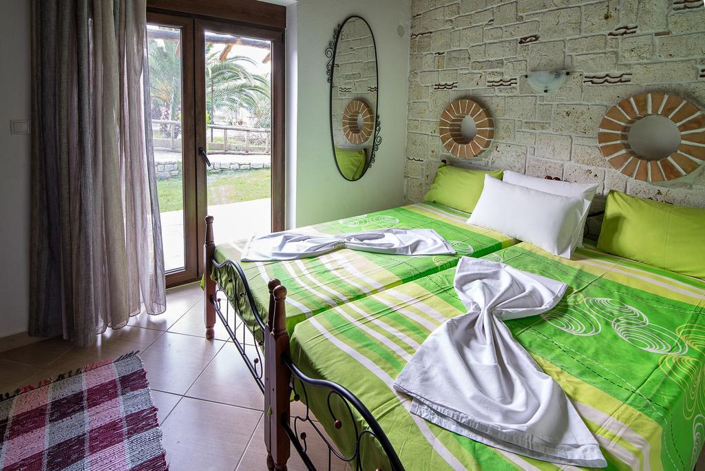 Theano Apartments Sarti Esterno foto