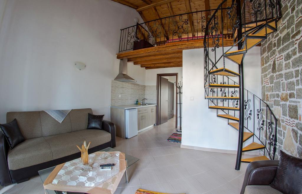 Theano Apartments Sarti Esterno foto